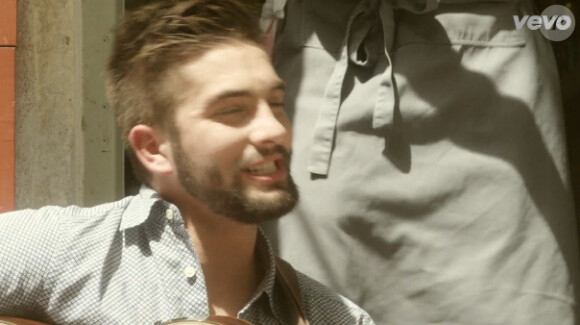 Kendji Girac dans son clip Color Gitano.