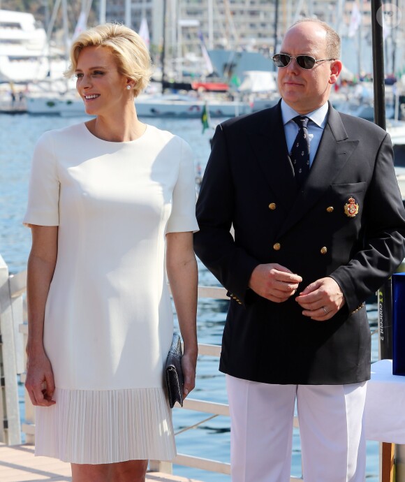 Le prince Albert et la princesse Charlene de Monaco, enceinte, inaugurent le nouveau Yacht Club de Monaco, Port Hercule, à Monaco le 20 juin 2014.