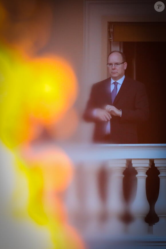 Le prince Albert II de Monaco assiste aux feux de la Saint-Jean, place du Palais de Monaco, le 23 juin 2014.