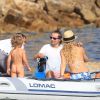 Kate Hudson et Matt Bellamy, et leurs fils Bingham Hawn Bellamy tout nu, passent leurs vacances en famille à Ibiza, le 21 juin 2014.