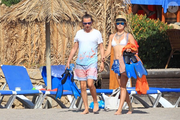 Kate Hudson et Matt Bellamy, et leurs fils Bingham Hawn Bellamy, passent leurs vacances en famille à Ibiza, le 21 juin 2014.
