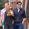 Olivia Palermo et son fiancé Johannes Huebl se baladent dans les rues de New York, le 13 avril 2014.