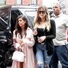 Kim, Khloé et Kourtney Kardashian font du shopping à New York, filmées par les caméras d'une de leurs émissions de télé-réalité. Le 26 juin 2014.