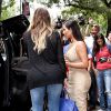 Kim, Khloé et Kourtney Kardashian font du shopping à New York, filmées par les caméras d'une de leurs émissions de télé-réalité. Le 26 juin 2014.