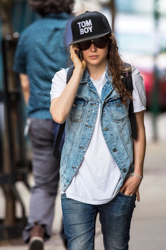Ellen Page se promène avec un ami à New York, le 13 juin 2014.