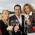  Nathalie Dessay, Bernard Montiel, Corinne Touzet prennent la pose pour les vins Bordeaux Ros&eacute;s durant La F&ecirc;te Du Vin 2014 &agrave; Bordeaux, le 28 juin 2014. 