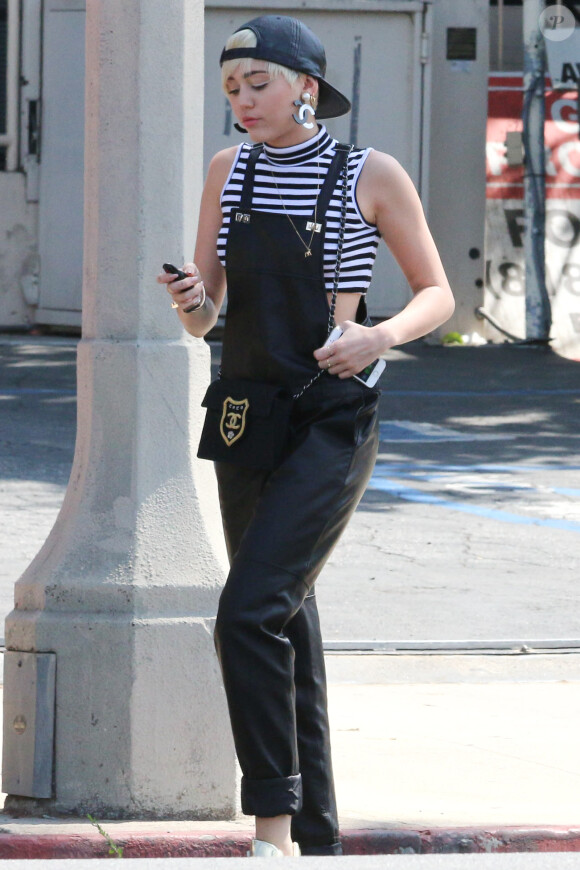 Miley Cyrus dans les rues de Los Angeles, le 25 juin 2014.