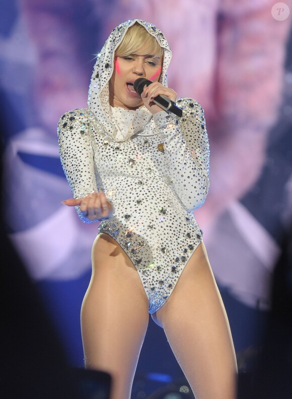 Miley Cyrus donne le dernier concert de sa tournée "Bangerz Tour" à Amsterdam, le 22 juin 2014.