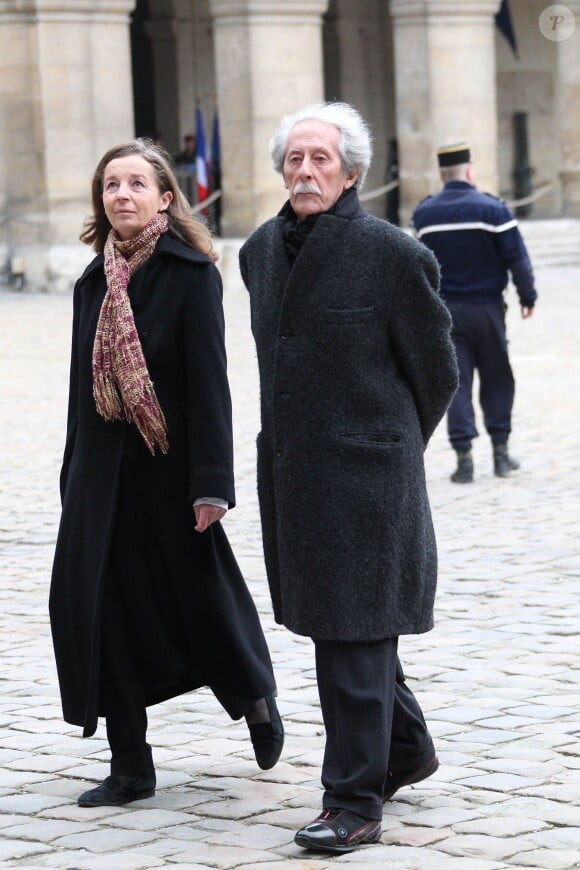 Jean Rochefort et sa femme Françoise lors des obsèques de Pierre Schoendoerffer aux Invalides le 19 mars 2012