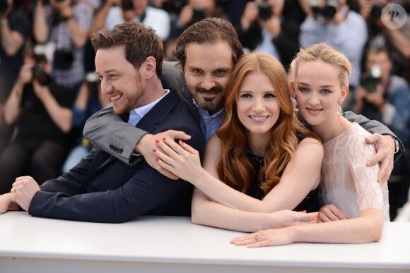 Ned Benson, Jessica Chastain, James McAvoy, Jess Weixler lors du photocall du film The Disappearance Of Eleanor Rigby au Festival de Cannes le 18 mai 2014