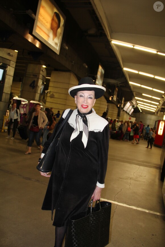 Exclusif - Geneviève de Fontenay arrive à la Gare Montparnasse en provenance de Lorient, et va récuperer sa voiture à l'hôtel Pullman à Paris, le 31 août 2013.