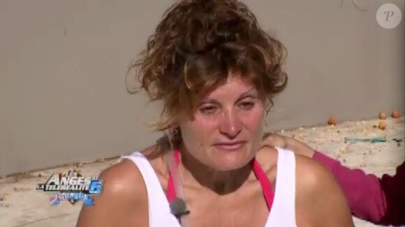 Frédérique, en larmes (Les Anges de la télé-réalité 6 - épisode du mercredi 2 juillet 2014.)