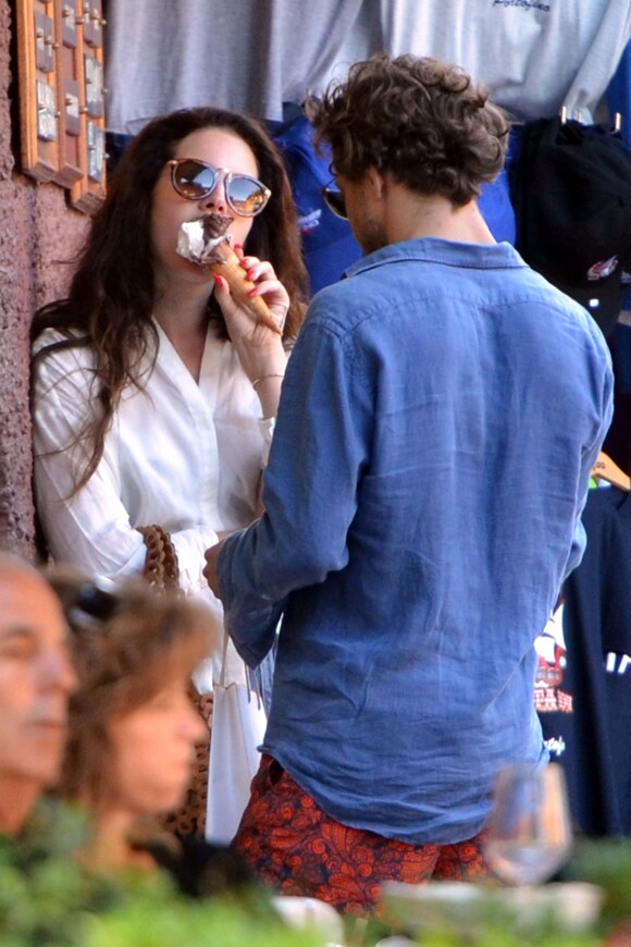 Lana Del Rey déguste une glace avec le beau Francesco Carrozzini à Portofino, le 1er juillet 2014