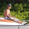 Justin Bieber sur un yacht avec des amis à Miami, le 3 juillet 2014.