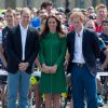 Le prince William, son épouse Kate Middleton et le prince Harry, ont coupé le rubant donnant le top départ du Tour de France, le 5 juillet 2014 à Leeds, au Royaume-Uni.
