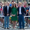 Le prince William, sa femme Kate Middleton et le prince Harry, ont coupé le rubant donnant le top départ du Tour de France, le 5 juillet 2014 à Leeds, au Royaume-Uni.
