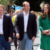 Kate Middleton, le prince William et le prince Harry sont à la rencontre des gens, lors du top départ du Tour de France, le 5 juillet 2014 à Leeds, au Royaume-Uni.