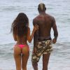 Mario Balotelli et sa jolie fiancée Fanny Neguesha se baignent à Miami le 6 juillet 2014.