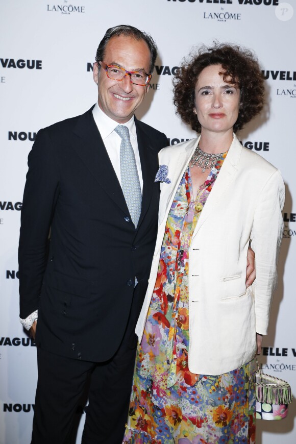 Emmanuel de Brantes et une amie lors de la soirée "Nouvelle Vague by Lancôme" au Palais Brogniart à Paris, le 9 juillet 2014.