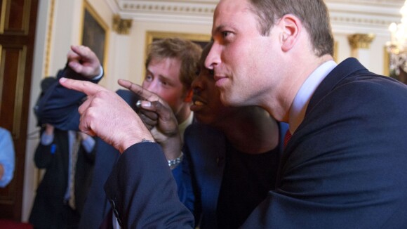 Princes William et Harry : Après les jeux d'eau, selfie historique à Buckingham