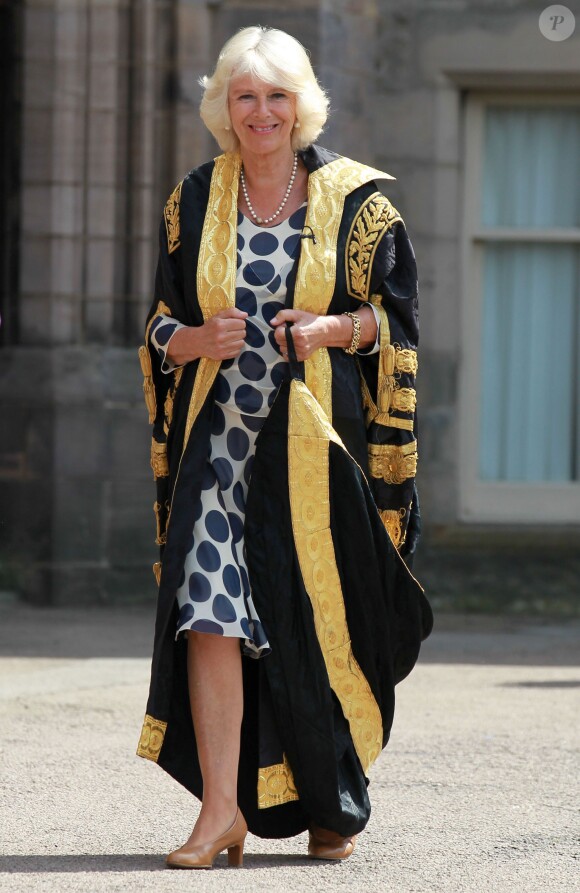 Camilla Parker Bowles en visite à Aberdeen, en Ecosse, le 8 juillet 2014, en sa qualité de chancelière de l'université de la ville, où elle a remis des diplômes.