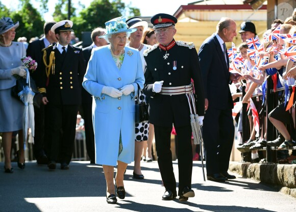 La reine Elizabeth II, avec son époux le duc d'Edimbourg, se déplaçait le 10 juillet 2014 à Matlock.