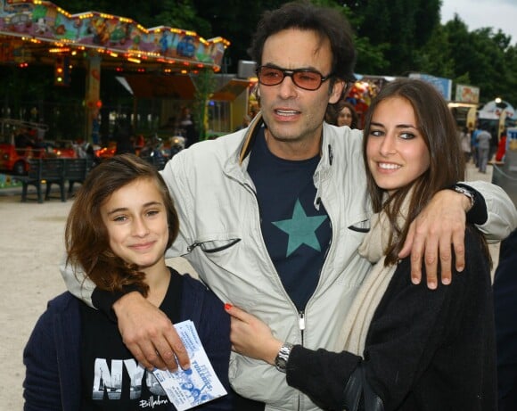 Anthony Delon avec ses filles Liv et Lou - Inauguration de la fête foraine des Tuileries à Paris le 28 juin 2013.