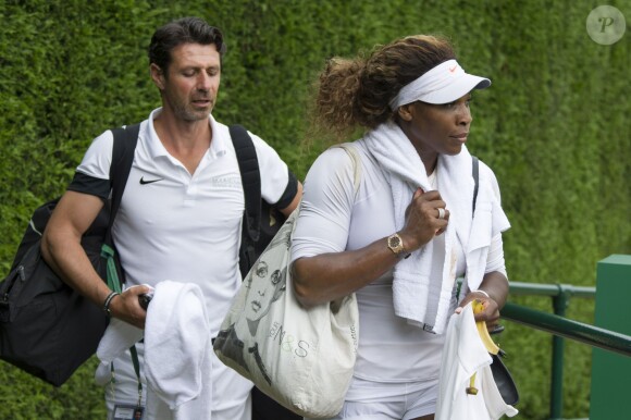 Serena Williams à Aorangi Park lors d'un entraînement sous les ordres de son coach Patrick Mouratoglou au All England Lawn Tennis and Croquet Club de Londres, le 21 juin 2014 avant Wimbledon