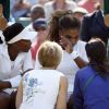 Serena Williams, victime d'un malaise lors du double avec sa soeur Venus à Wimbledon, le 1er juillet 2014 au All England Lawn Tennis and Croquet Club de Londres