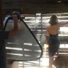 Karlie Kloss dans les coulisses du tournage de Kowboy Karlie pour Tamara Mellon.