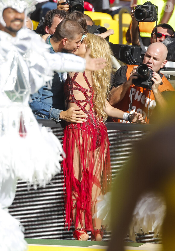 La chanteuse Shakira et son compagnon Gerard Piqué - La chanteuse Shakira, son compagnon Gerard Piqué et leur fils Milan lors de la finale de la coupe du monde de la FIFA 2014 Allemagne-Argentine à Rio de Janeiro, le 13 juillet 2014.