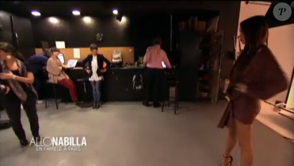 Nabilla en shooting dans Allô Nabilla 2, sur NRJ 12, le lundi 14 juillet 2014