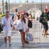 Rafael van der Vaart et sa petite-amie Sabia Engizek rentrent de leur après-midi sur la plage de Pampelonne et se promènent sur le port à Saint-Tropez, le 15 juillet 2014.