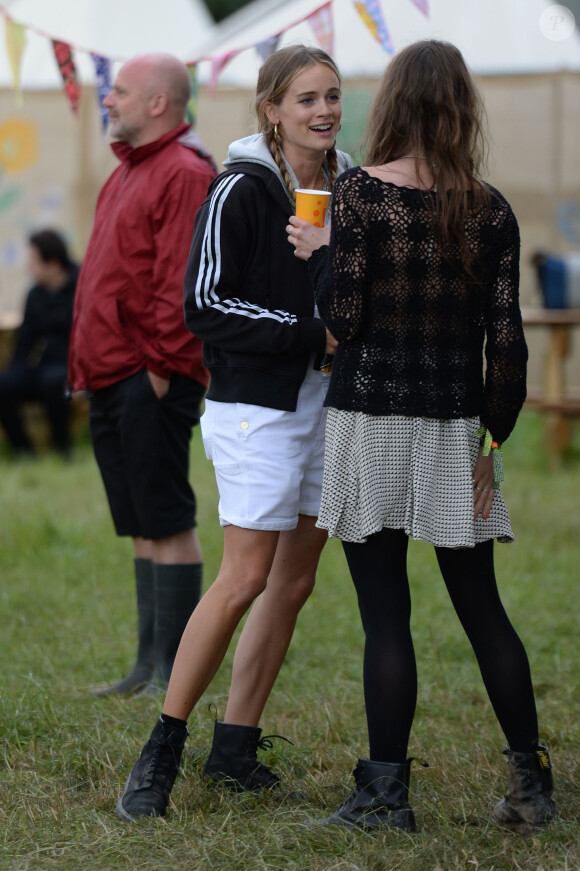 Cressida Bonas en backstage lors du premier jour du Glastonbury Festival à Pilton, le 27 juin 2014.