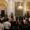 Le roi Felipe VI et la reine Letizia d'Espagne ont reçu les cinquante participants de la 9e édition du programme Bourses Europa de l'université Francisco de Vitoria le 17 juillet 2014 au palais de la Zarzuela à Madrid.