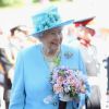 La reine Elizabeth II en visite dans le Derbyshire le 10 juillet 2014
