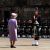 La reine Elizabeth II au Mémorial de guerre d'Edimbourg le 3 juillet 2014