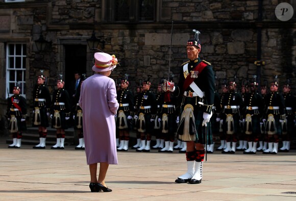 La reine Elizabeth II au Mémorial de guerre d'Edimbourg le 3 juillet 2014