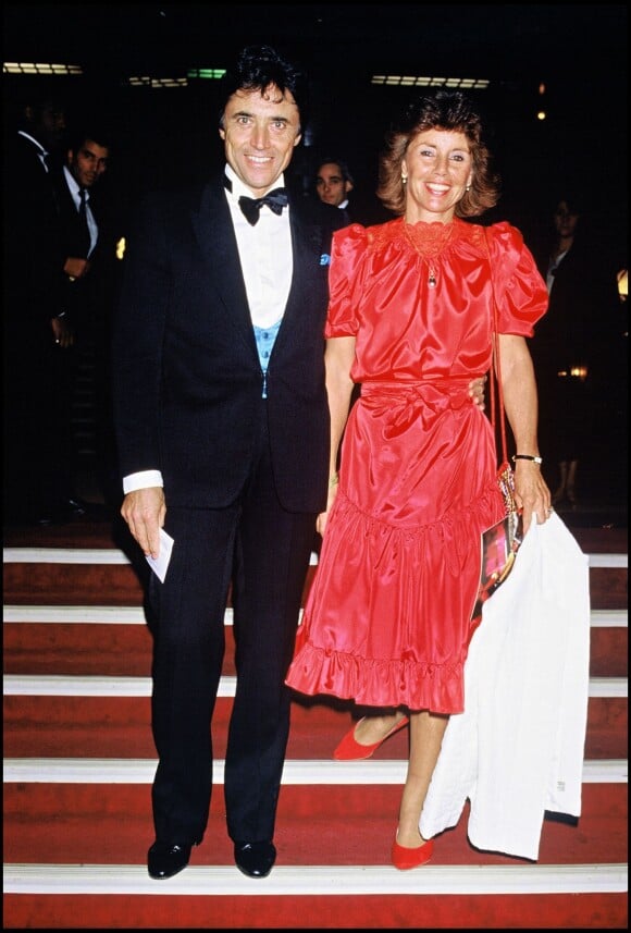 Sacha Distel et son épouse Francine au concert de Frank Sinatra à Paris, le 26 septembre 1984.