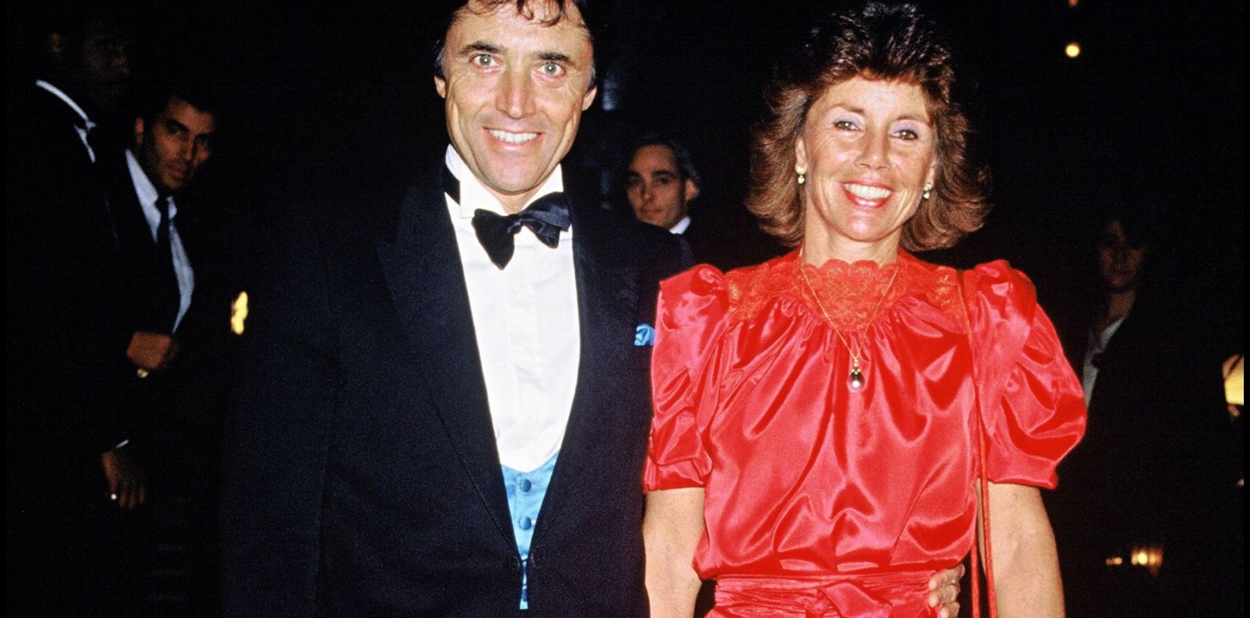 Photo De La Tombe De Sacha Distel Sasha Distel, 10 ans après sa mort : Sa veuve Francine se souvient... -  Purepeople