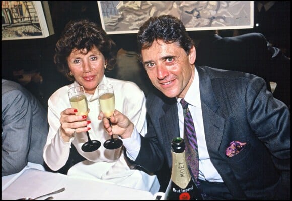 Sacha Distel et son épouse Francine en février 1990. 
