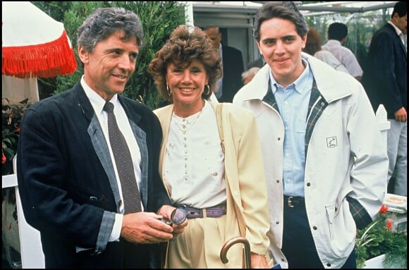 Sacha Distel et Francine avec leur fils aîné Julien au tournoi de Roland-Garros, le30 mai 1990.