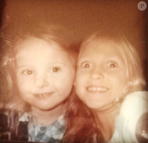 Abigail Breslin et Skye McCole, amies depuis l'enfance. La star de Little Miss Sunshine a posté ce cliché sur Instagram pour se souvenir de celle qui a trouvé la mort samedi 19 juillet à l'âge de 21 ans.