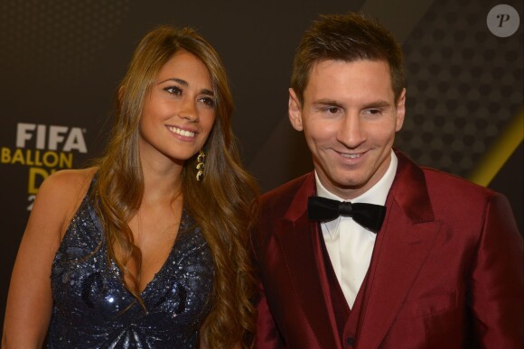 Lionel Messi et sa compagne lors de la cérémonie du Ballon d'Or à la salle des congrès de Zurich, le 13 janvier 2014