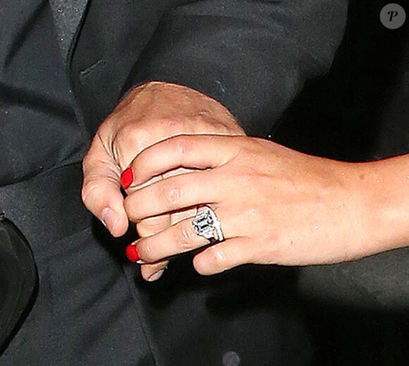 Un coup d'oeil aux deux alliances que porte Cheryl Cole depuis son mariage avec Jean-Bernard Fernandez-Versini. À Londres, le 21 juillet 2014.