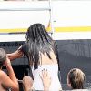 Selena Gomez se baigne en maillot une pièce blanc à Saint-Tropez, le 23 juillet 2014.