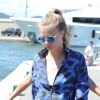 Cara Delevingne est allée faire du shopping chez Dior à Saint-Tropez, le 23 juillet 2014.