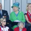 La reine Elizabeth II ravie lors du début du tournoi de hockey aux Jeux du Commonwealth à Glasgow le 24 juillet 2014, premier jour de compétition.
