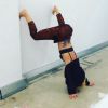 Le challenge de Cheryl Cole : twerker la tête à l'envers. Vidéo postée sur Instagram par son assistante personnelle et amie Lily England, juillet 2014.