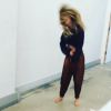 Le challenge de Cheryl Cole : twerker la tête à l'envers. Coulisses de son clip "Crazy Stupid Love". Vidéo postée sur Instagram par son amie Lily England, juillet 2014.